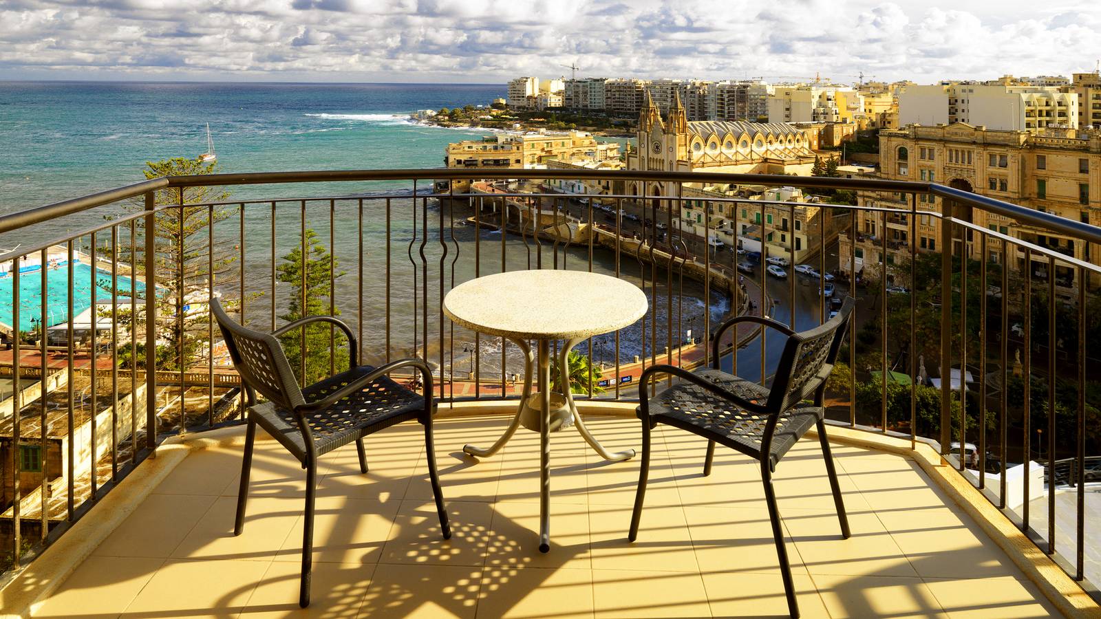 Juniorsviterna på le meridien st julians hotel & spa på malta